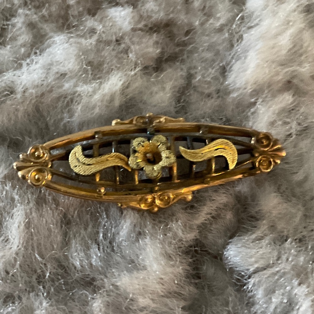 Vintage Gold Brooch with Floral Design
